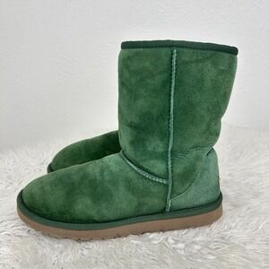 UGG Australia Women's Classic Short 5825 Boots Green Suede Sheepskin Size  8